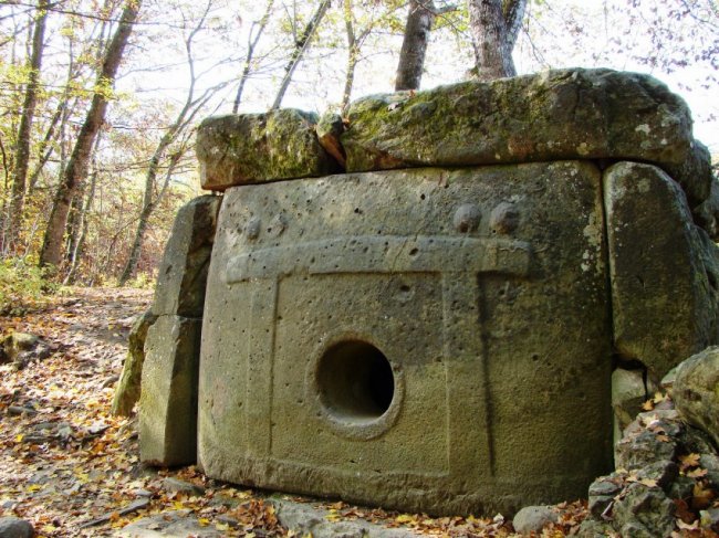 Кавказские дольмены строили при помощи геополимерного бетона? - «Загадки Истории»