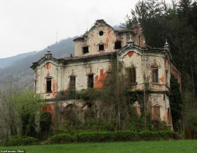Полуразрушенный дом с привидениям в Италии, в чьих стенах произошло зверское убийство (8 фото) - «Призраки»