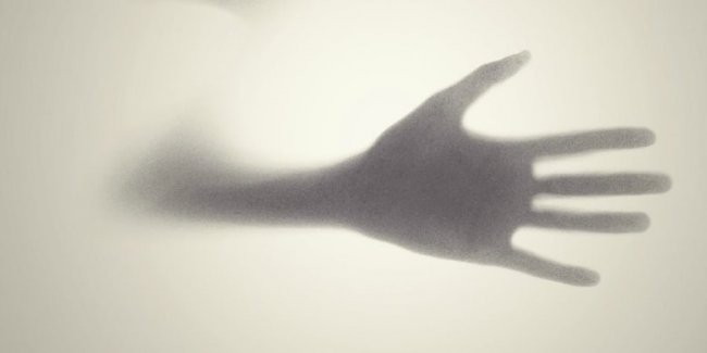 Феномен призрачных рук - «Призраки»