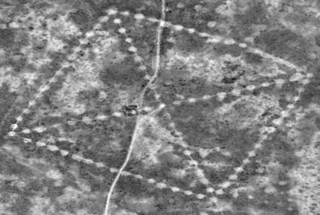 НАСА опубликовало снимки гигантских древних узоров в степях Казахстана (4 фото) - «Загадочные Сооружения»