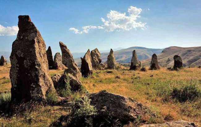 Караундж — армянский Стоунхендж (6 фото) - «Загадочные Сооружения»