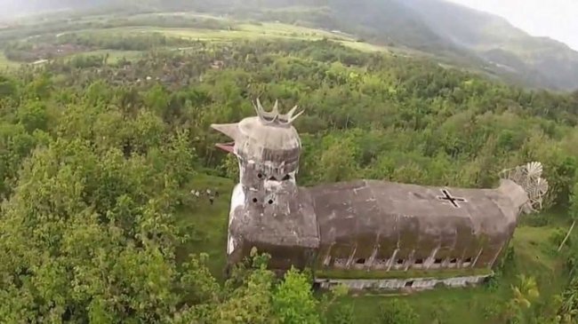 Заброшенная церковь в виде курицы (22 фото) - «Загадочные Сооружения»