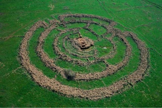 Колесо духов или Руджум-эль-Хири — каменное кольцо в Израиле (6 фото) - «Загадочные Сооружения»