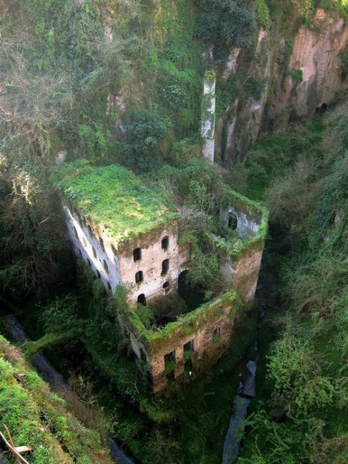 Разоблачаем ! Заброшенный замок в ущелье? (25 фото) - «Загадочные Сооружения»