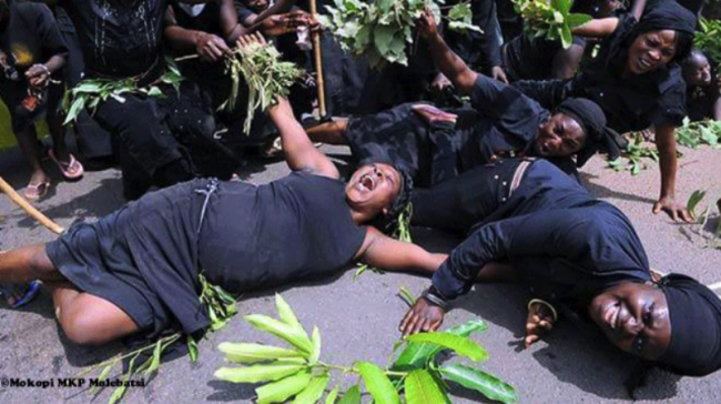 Кто такие профессиональные плакальщицы Ганы (3 фото) - «Планета Земля»