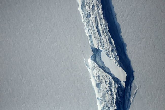 Огромный айсберг наконец откололся от Антарктиды (3 фото) - «Планета Земля»