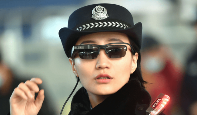 Китайскую железнодорожную полицию вооружили «умными очками» (2 фото) - «Новые технологии»