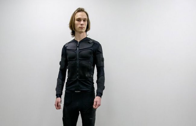 Белорусы создали «одежду будущего», которая умеет имитировать боль (7 фото + видео) - «Новые технологии»