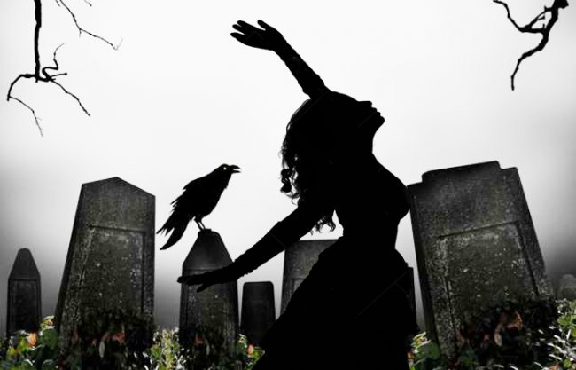 Незнакомка в старинной шляпке на кладбище - «Призраки»