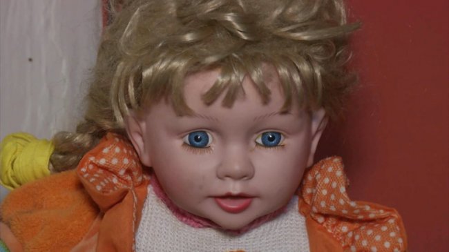 Семья из Перу боится куклы, в которую, по их словам, вселился злой дух (3 фото) - «Мистика»