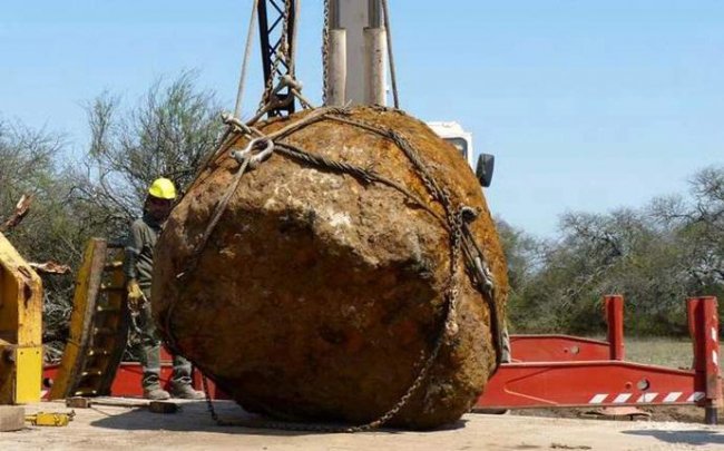В Аргентине откопали тридцатитонный метеорит (3 фото + видео) - «Планета Земля»