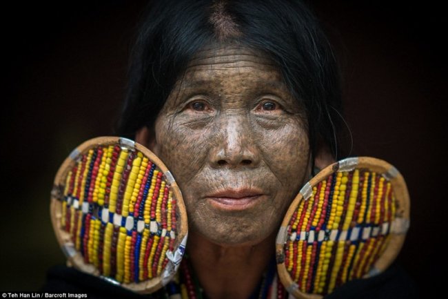 Девушкам народа чин делают уродующие тату на лице, чтобы их не похитили (16 фото) - «Планета Земля»