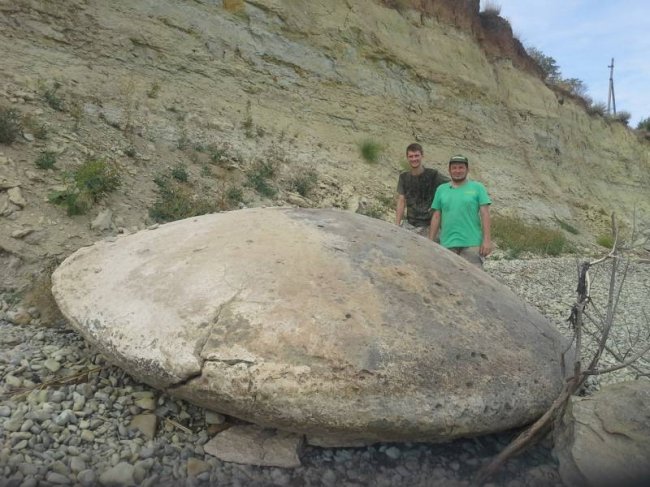 В аномальной зоне Медведицкой гряды нашли огромный каменный диск (3 фото) - «Аномальные зоны»