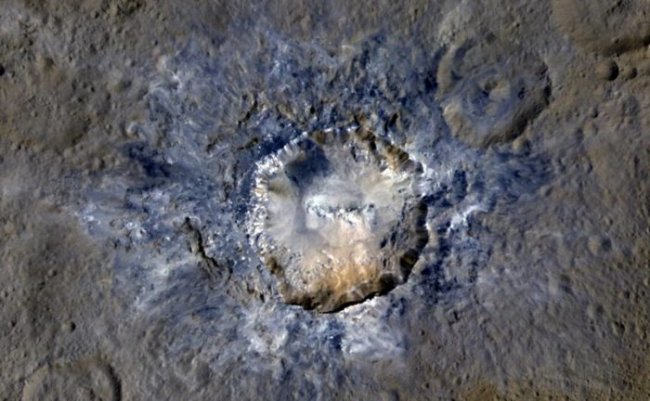 Новые снимки Dawn показали оползни и яркие кратеры на Церере (4 фото) - «Тайны Космоса»