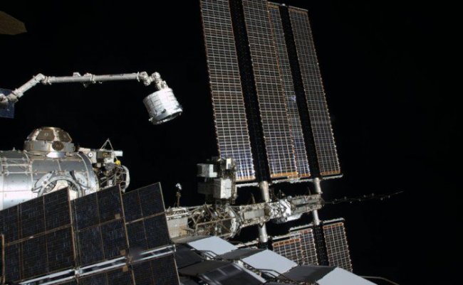 На МКС развернули экспериментальный надувной жилой модуль BEAM (4 фото) - «Тайны Космоса»
