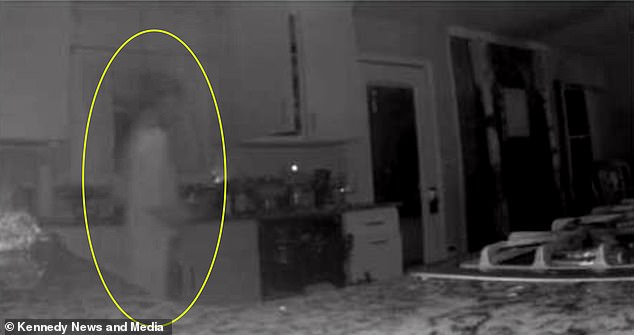 Камера наблюдения в доме американки засняла призрак ее сына, умершего два года назад (3 фото) - «Призраки»