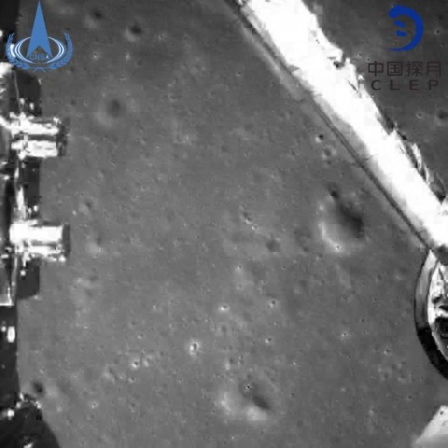 Китайский зонд показал первые снимки обратной стороны Луны. И она тоже коричневая (5 фото) - «Луна»