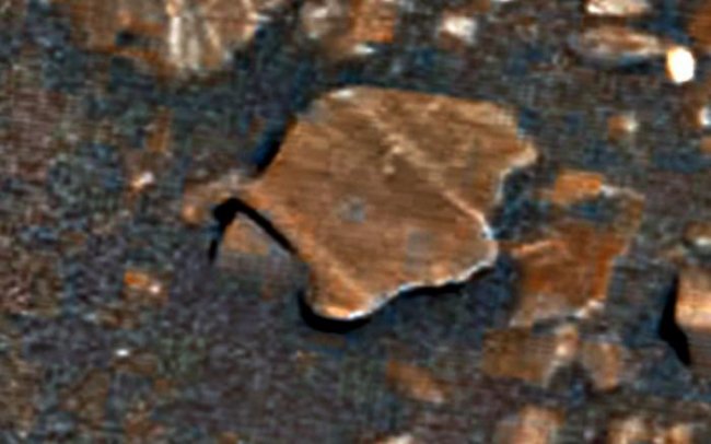 Скотт Уоринг обнаружил на поверхности Марса крыло самолета и фрагмент плитки - «Тайны Космоса»
