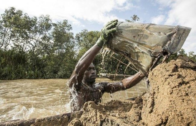 Специфика добычи песка в Камеруне — работа на грани жизни и смерти (11 фото) - «Планета Земля»