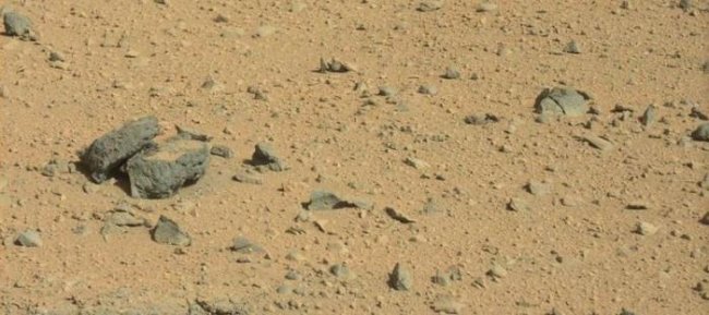 На фото с Марса нашли объект, похожий на гроб с крышкой (3 фото) - «Тайны Космоса»