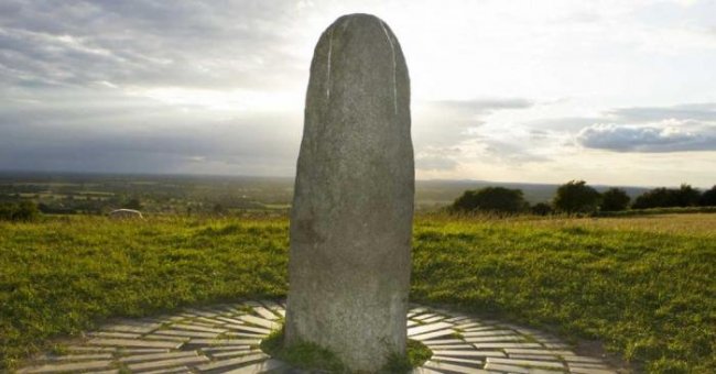Ирландский Камень Судьбы, или Лиа Файл: менгир, принесенный с северных островов (3 фото) - «Загадочные Сооружения»