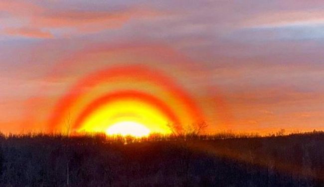 Канадка запечатлела необъяснимые кольца вокруг солнца (3 фото) - «Планета Земля»
