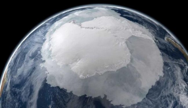 Ученые раскрыли секрет загадочной дыры в Антарктиде (2 фото) - «Планета Земля»