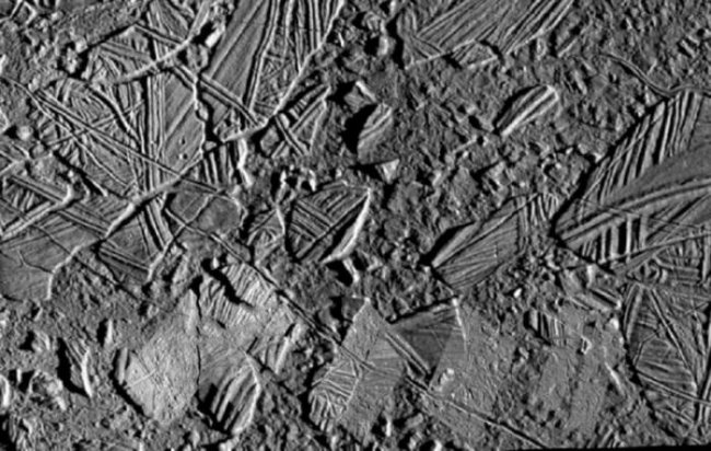 На Европе нашли поваренную соль. Что это означает для жизни возле Юпитера? (3 фото) - «Тайны Космоса»