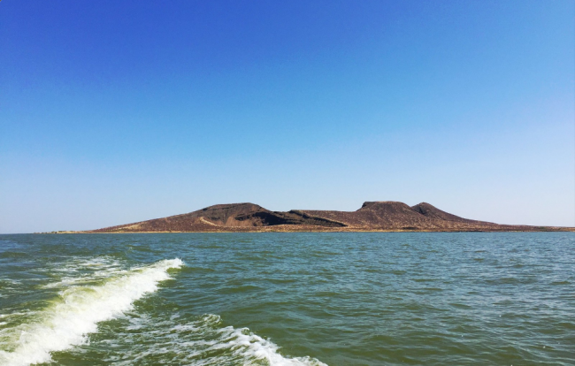 Чем опасен остров на озере Рудольф в Кении - «Аномалии»