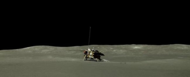 Китайский луноход передал новые фотографии обратной стороны Луны (3 фото) - «Луна»