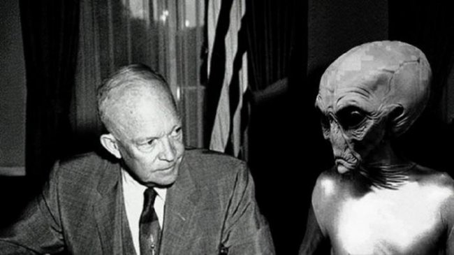 Этот человек утверждает что лично встречался с инопланетянином и даже есть фотографии их встречи (5 фото) - «Истории НЛО»
