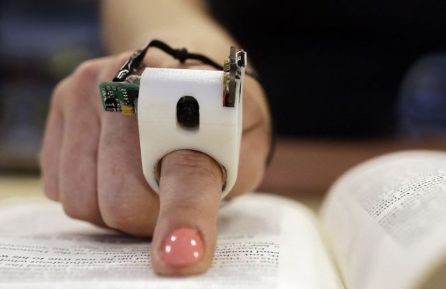 «Читающий палец» — как с помощью кольца-гаджета читать на иностранном языке (3 фото) - «Новые технологии»