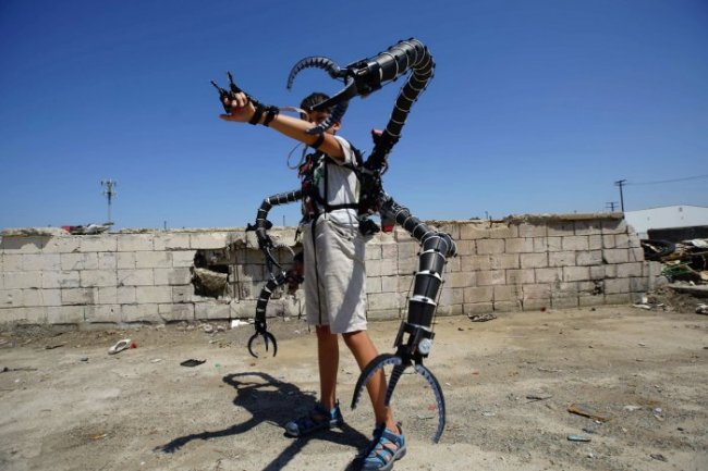 Юный миллионер создал реалистичный экзоскелет врага Человека-паука (3 фото + видео) - «Новые технологии»
