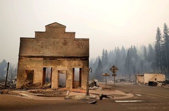 Лесной пожар в Калифорнии уничтожил исторический город - «Новости туризма»